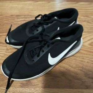 Nike tennis shoes